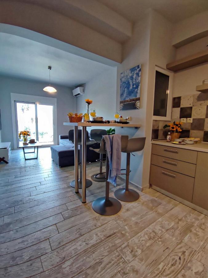 Seaview-Apartments Palaiá Fókaia Екстериор снимка