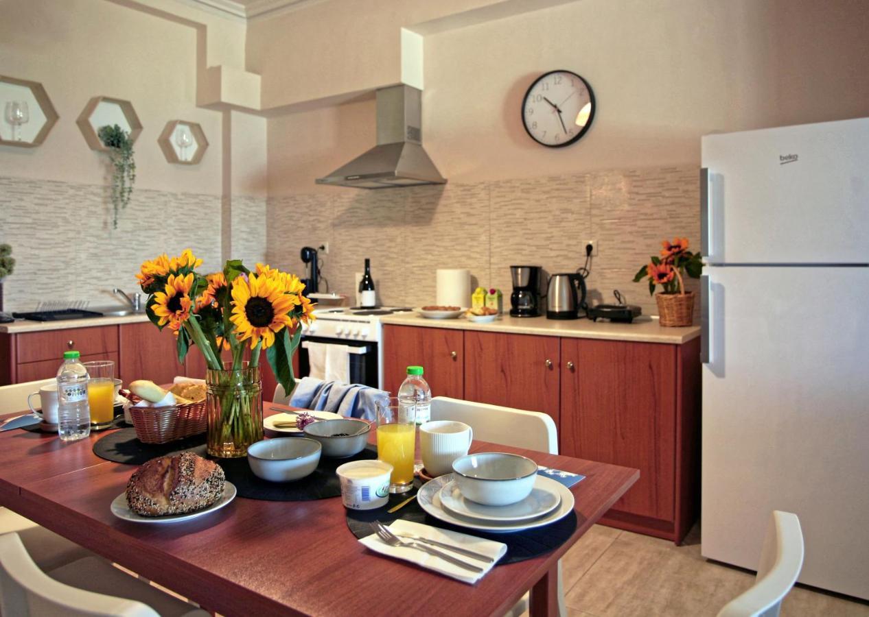 Seaview-Apartments Palaiá Fókaia Екстериор снимка
