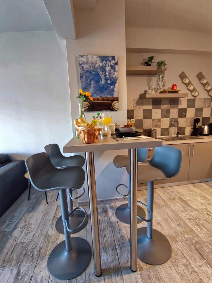 Seaview-Apartments Palaiá Fókaia Екстериор снимка