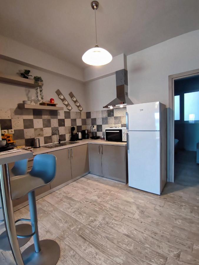 Seaview-Apartments Palaiá Fókaia Екстериор снимка