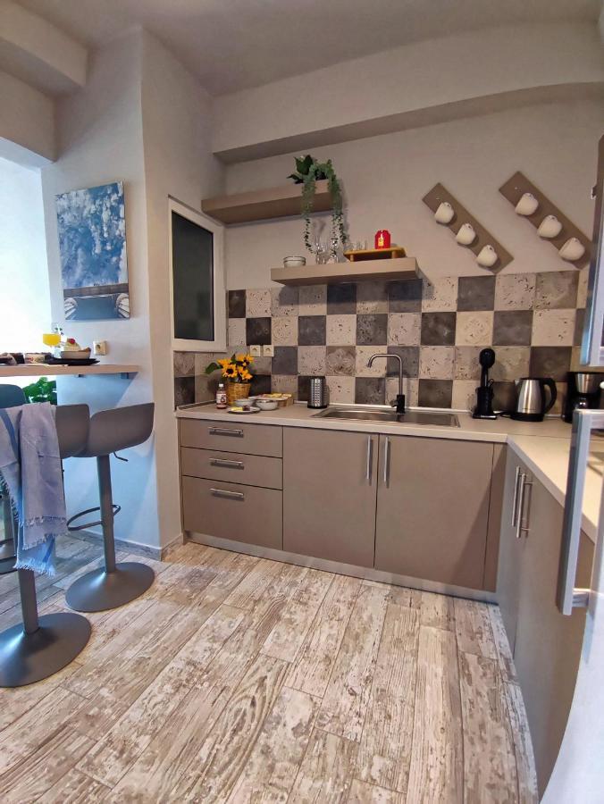 Seaview-Apartments Palaiá Fókaia Екстериор снимка