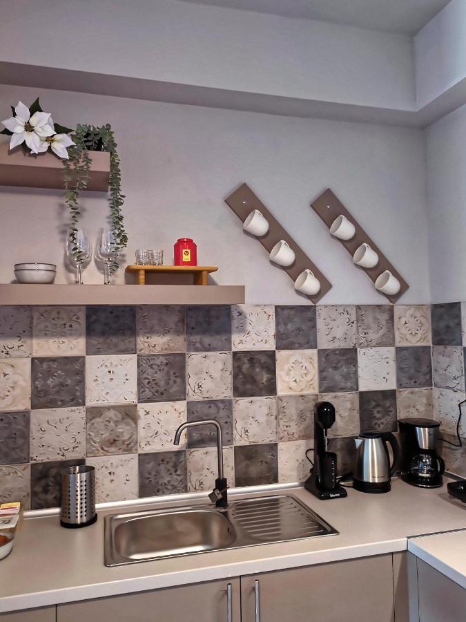 Seaview-Apartments Palaiá Fókaia Екстериор снимка