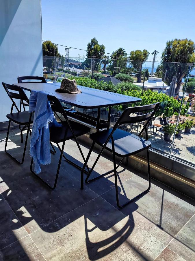 Seaview-Apartments Palaiá Fókaia Екстериор снимка